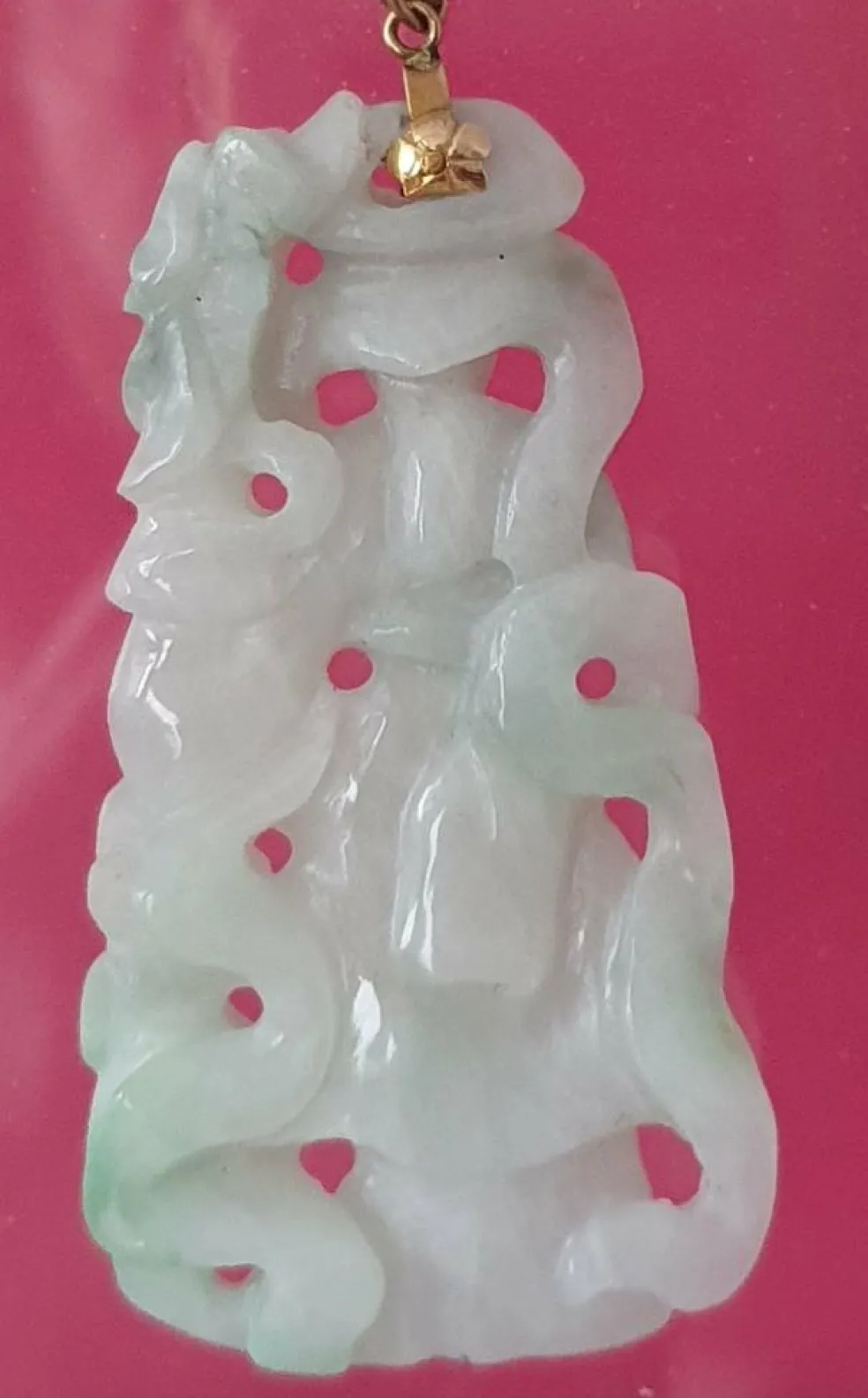 Pendentif en jade néphrite sculpté