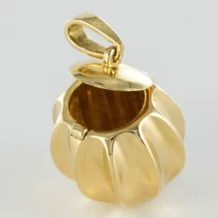 Pendentif en or à secret
