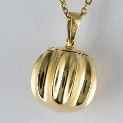 Pendentif en or à secret