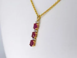 Pendentif en or avec diamants et rubis