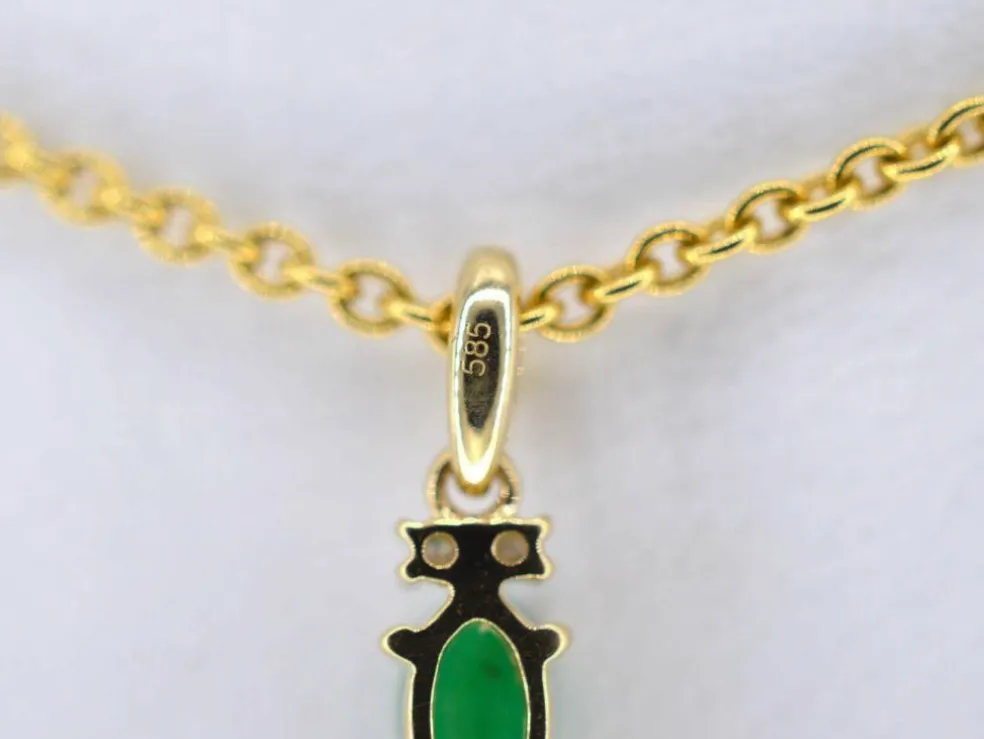 Pendentif en or avec diamants et émeraude