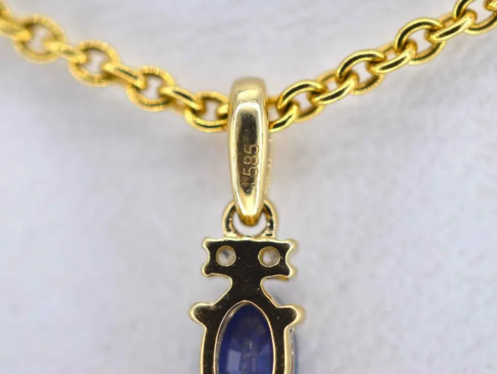 Pendentif en or avec diamants et saphir