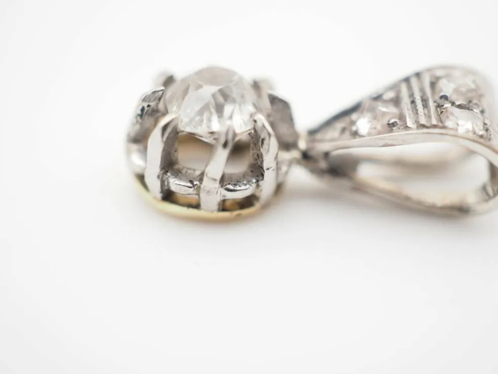Pendentif en or blanc 750 avec diamants