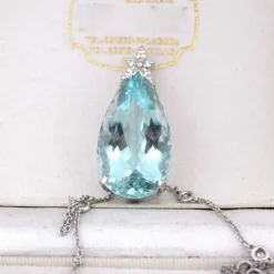 PENDENTIF EN OR BLANC 18 KT - AIGUE-MARINE et DIAMANTS
