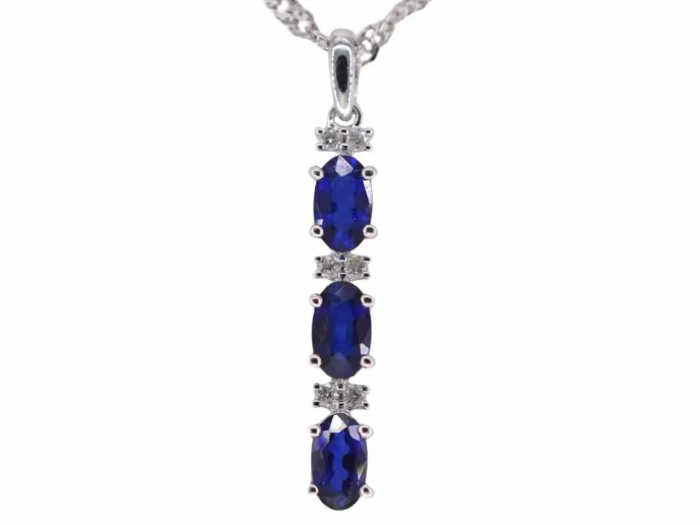 Pendentif en or blanc avec diamants et saphir