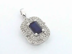 Pendentif en or blanc avec diamants et saphir