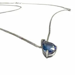 pendentif en or blanc avec saphirs