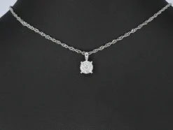 Pendentif en or blanc avec diamants