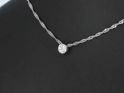 Pendentif en or blanc avec un diamant taille brillant