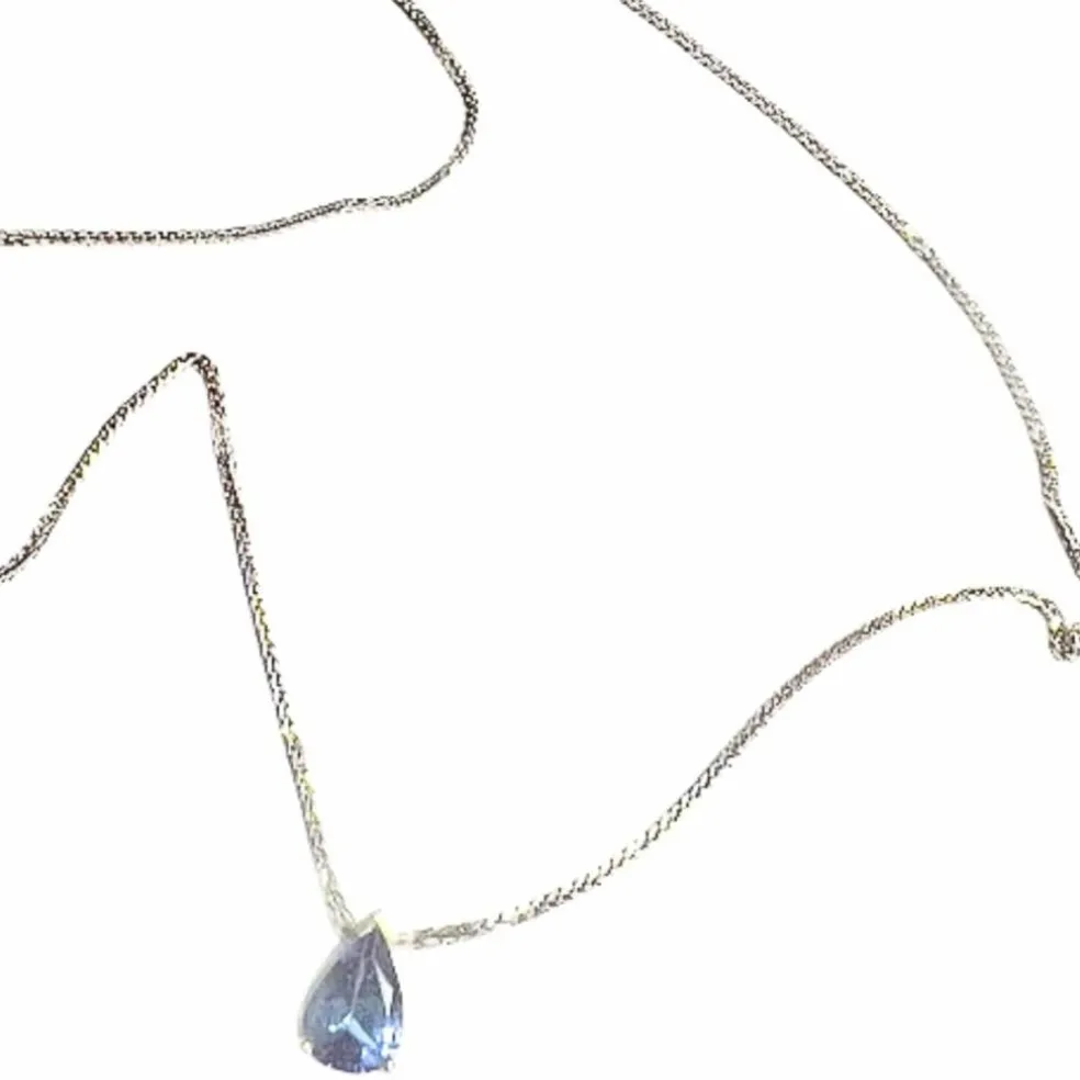pendentif en or blanc avec saphirs