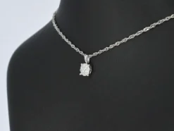 Pendentif en or blanc avec diamants