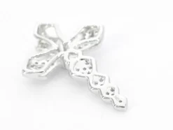 Pendentif en or blanc avec diamants