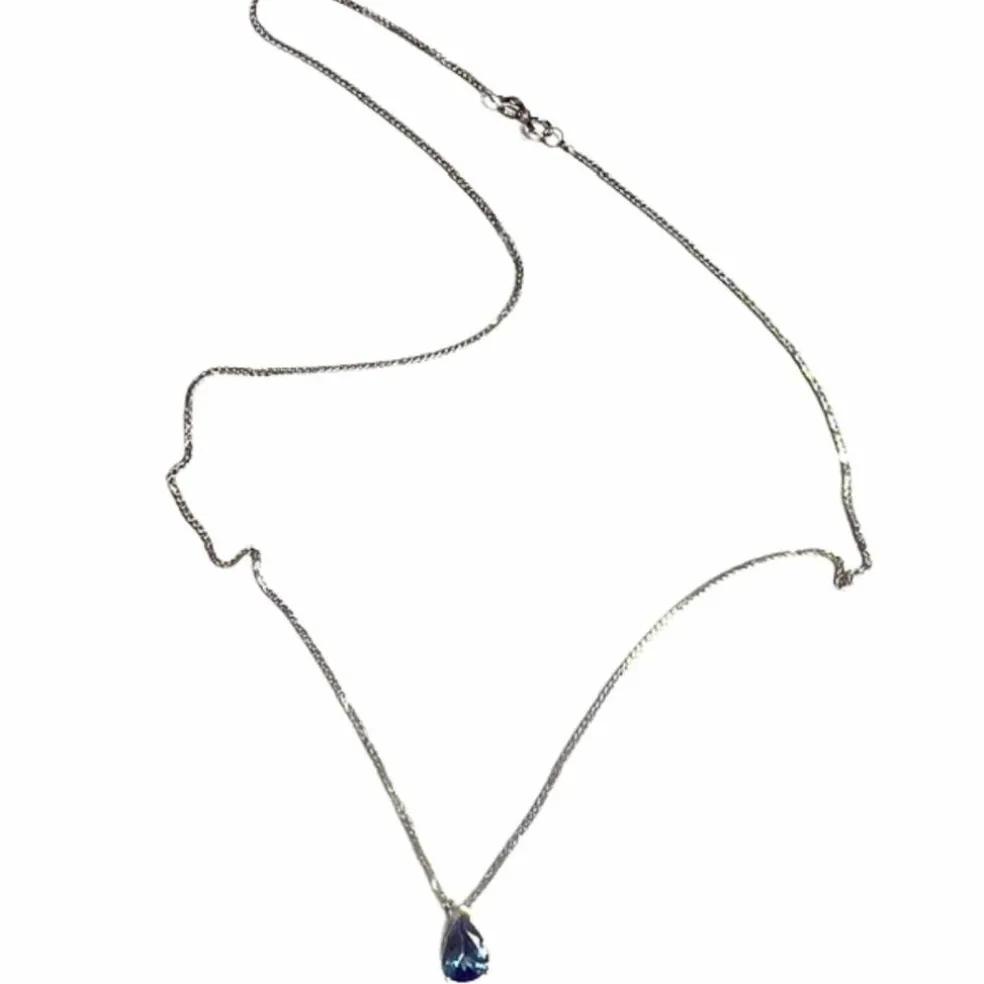 pendentif en or blanc avec saphirs