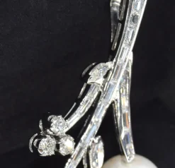 Pendentif en or blanc avec perles
