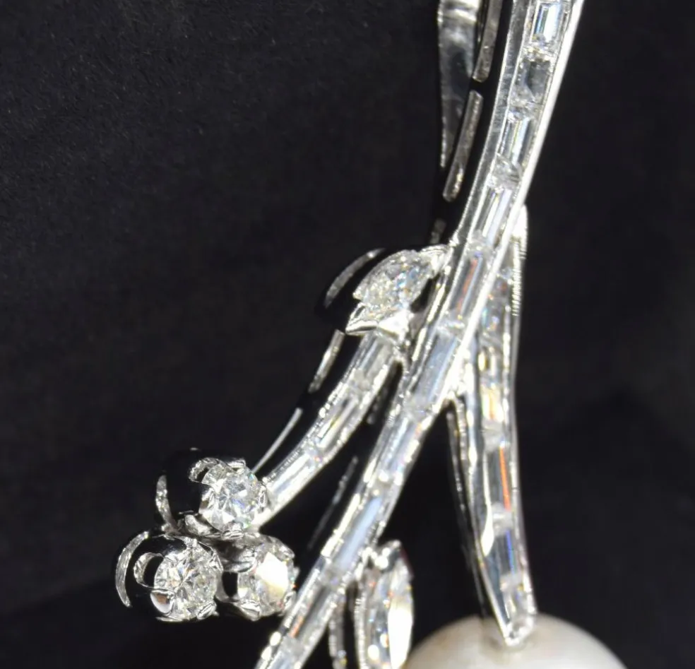 Pendentif en or blanc avec perles
