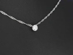 Pendentif en or blanc avec un diamant taille brillant