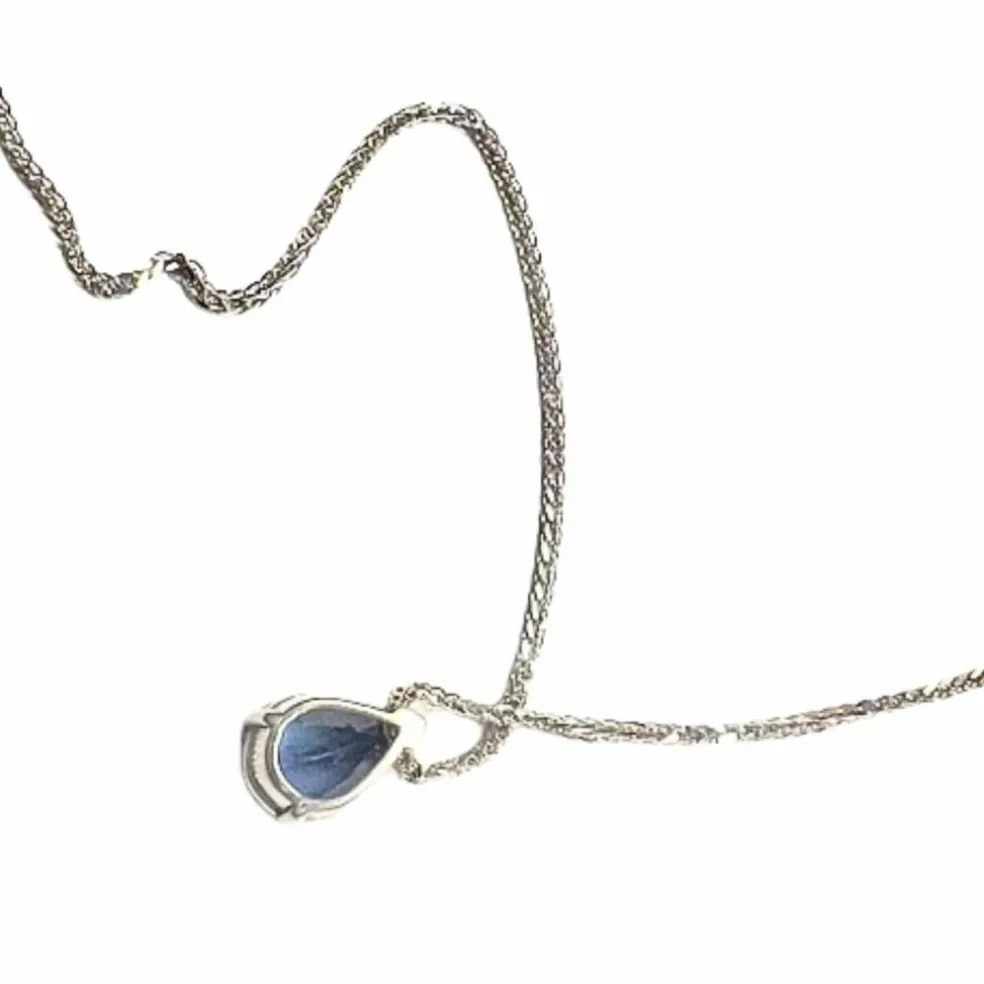 pendentif en or blanc avec saphirs