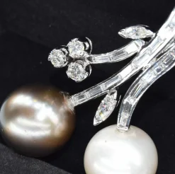 Pendentif en or blanc avec perles