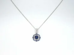 Pendentif en or blanc avec diamants et saphir