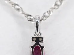 Pendentif en or blanc avec diamants et rubis