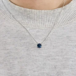 Pendentif en or blanc et saphir cabochon
