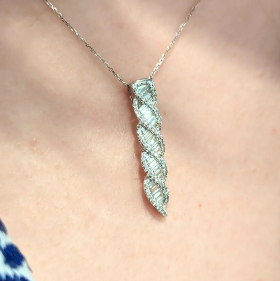 Pendentif en or blanc et diamants