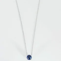 Pendentif en or blanc et saphir cabochon