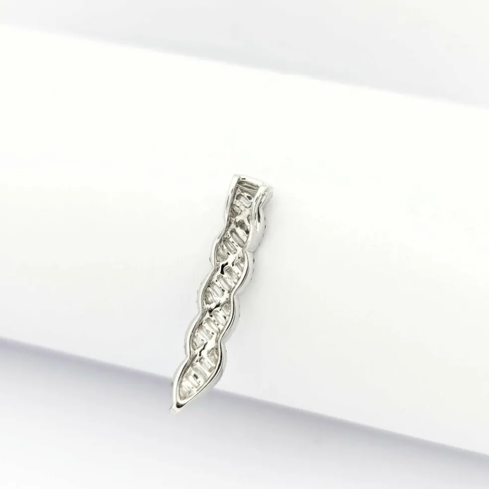 Pendentif en or blanc et diamants