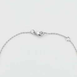 Pendentif en or blanc et saphir cabochon