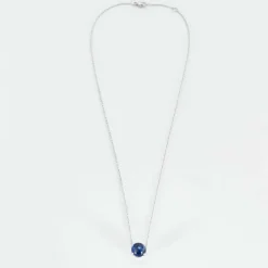 Pendentif en or blanc et saphir cabochon