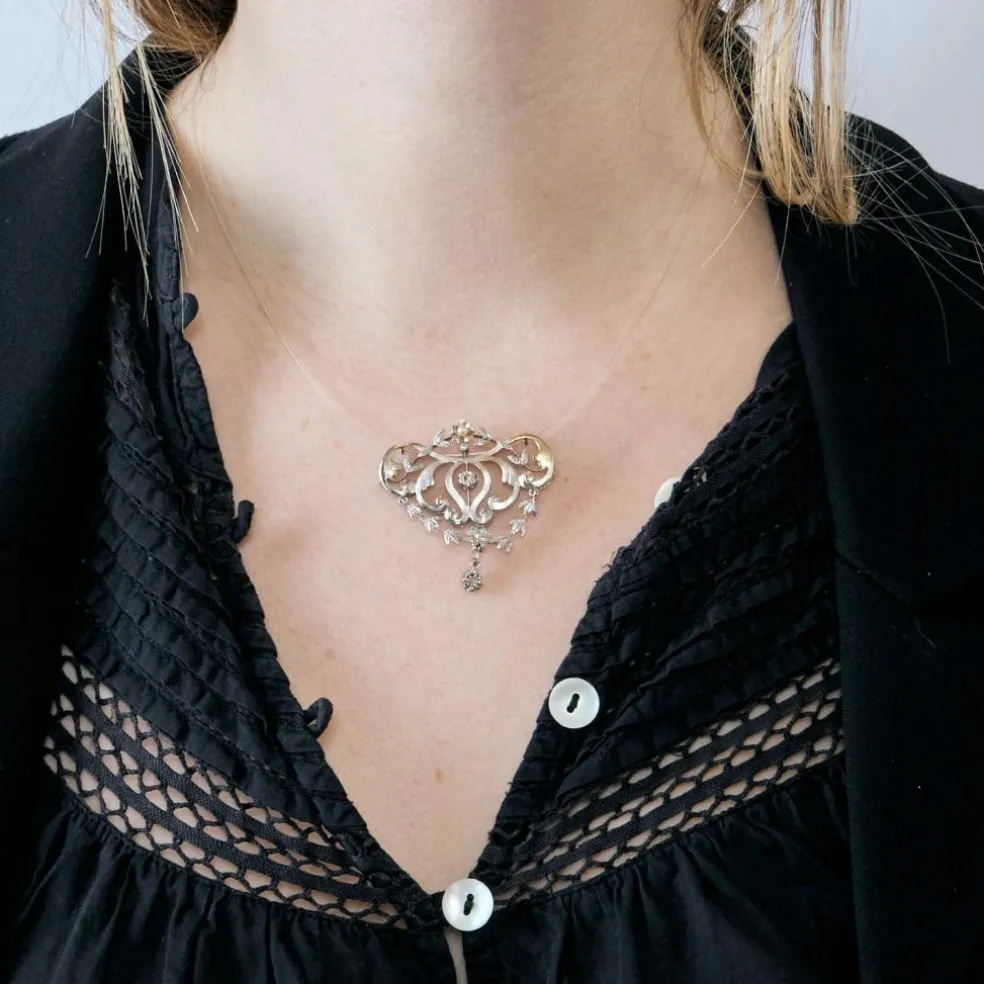 Pendentif en or blanc, perle de culture blanche et diamants