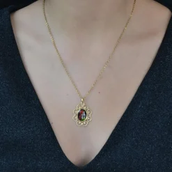 Pendentif en or et émail de Limoges