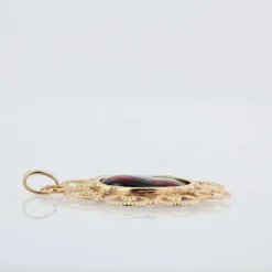Pendentif en or et émail de Limoges