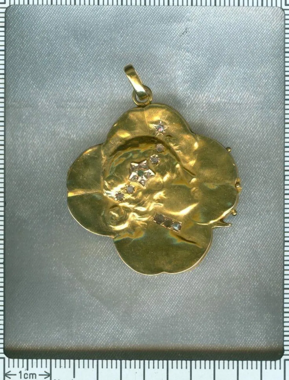Pendentif en or et émeraude