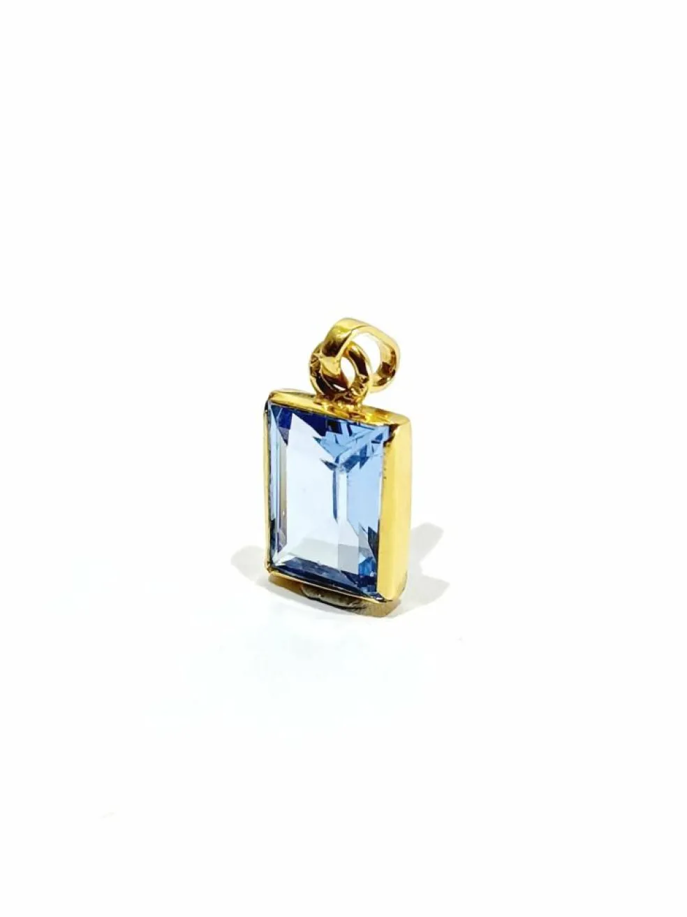 Pendentif en or et Spinelle