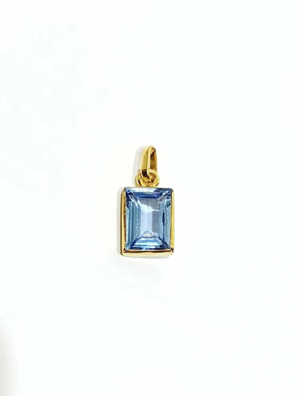 Pendentif en or et Spinelle