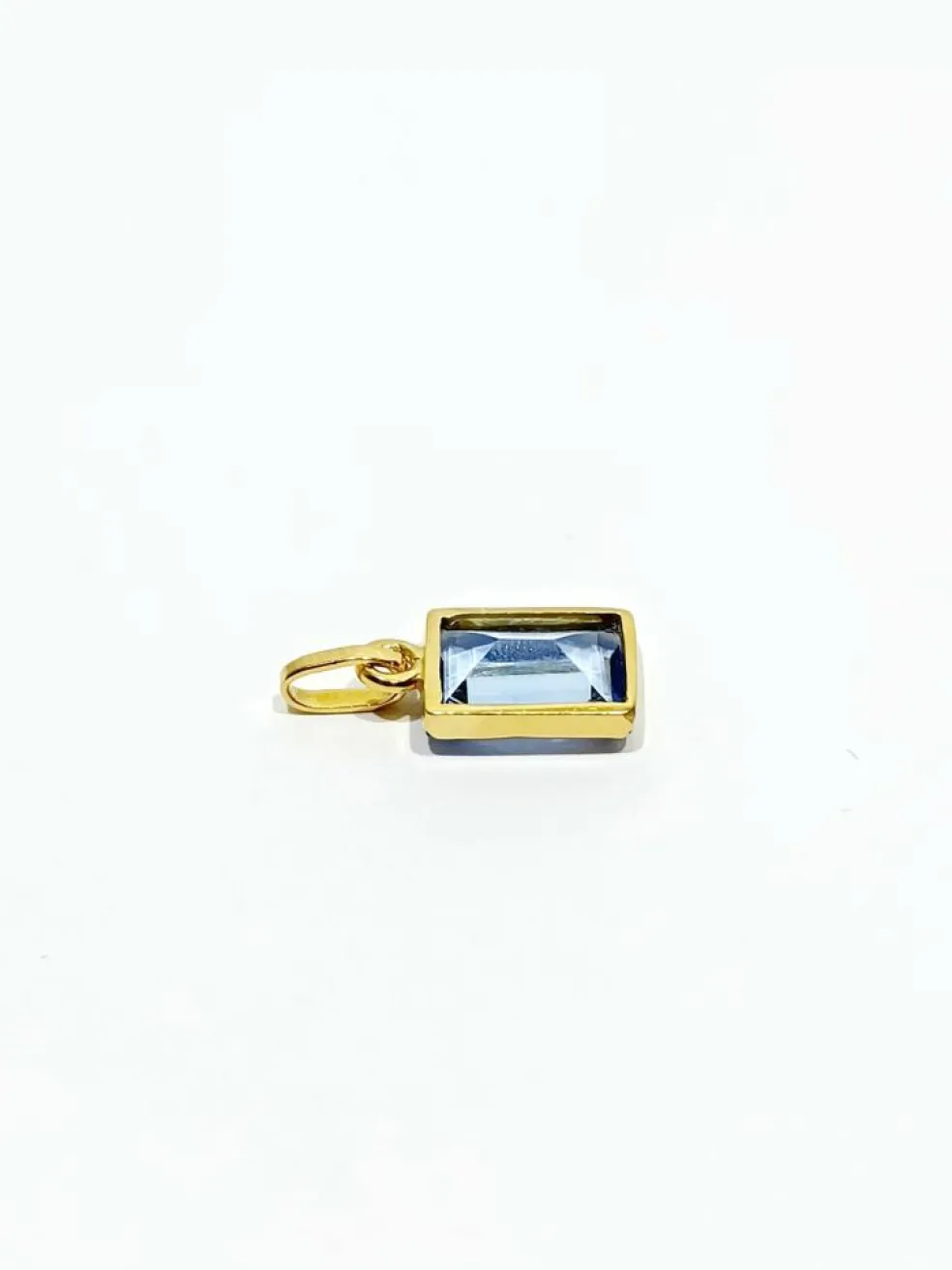 Pendentif en or et Spinelle