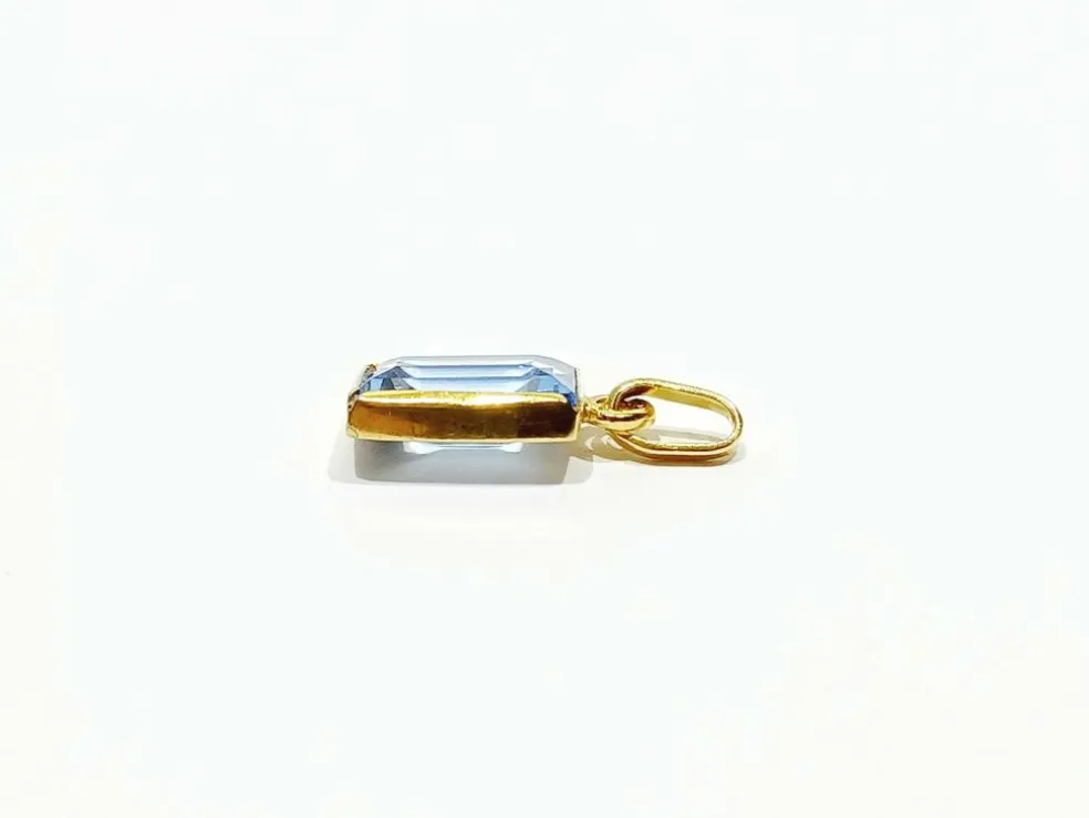 Pendentif en or et Spinelle