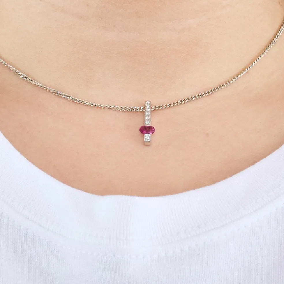 Pendentif en or gris diamants et saphir rose