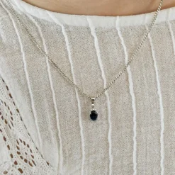 Pendentif en or gris saphir et diamants