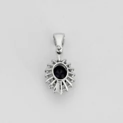 Pendentif en or gris saphir et diamants
