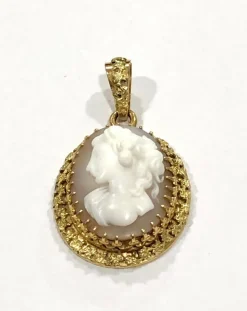 Pendentif en Or jaune & camée