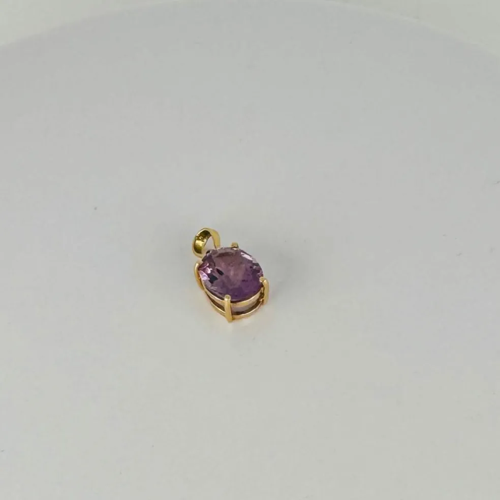 Pendentif en or jaune 18 carats avec améthyste ovale