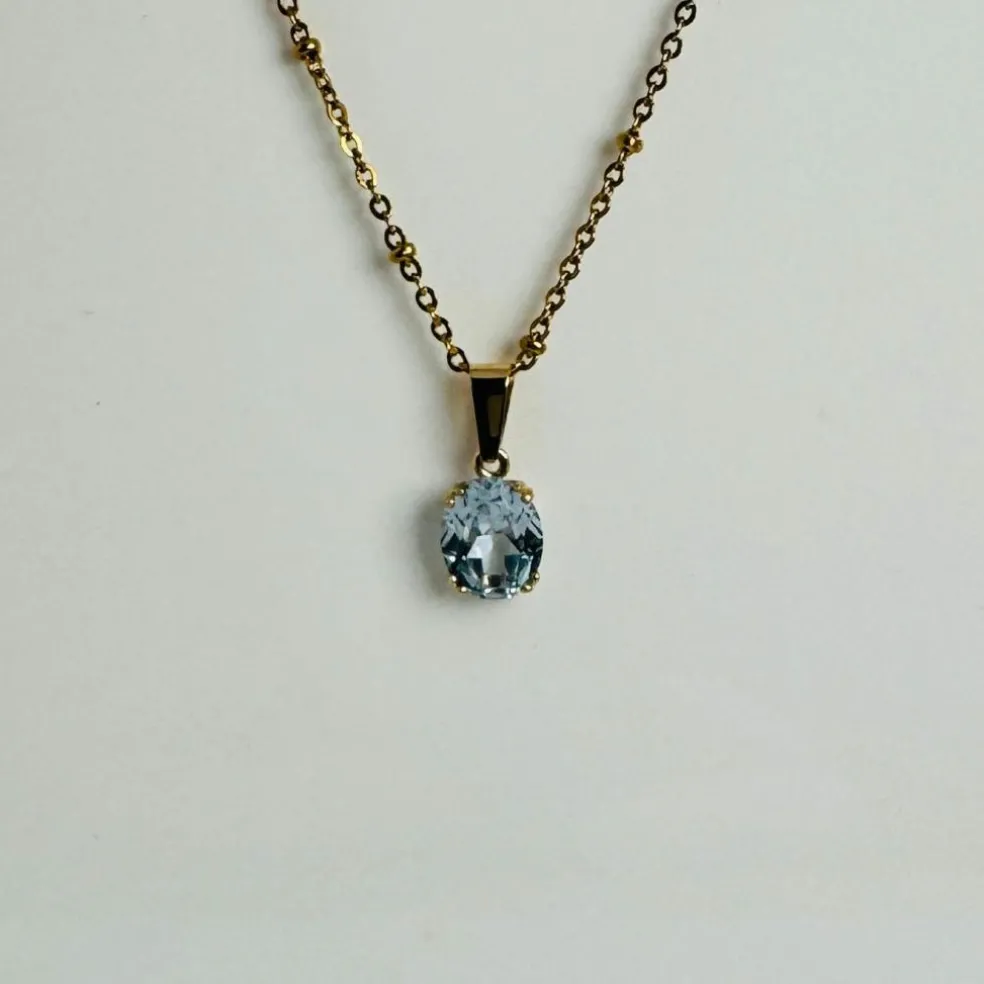 Pendentif en or jaune 18 carats avec aigue-marine facettée en forme de coussin