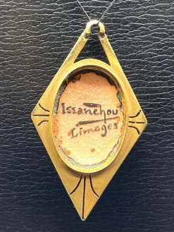 Pendentif en or jaune 18 carats, profil de femme en émail de limoges
