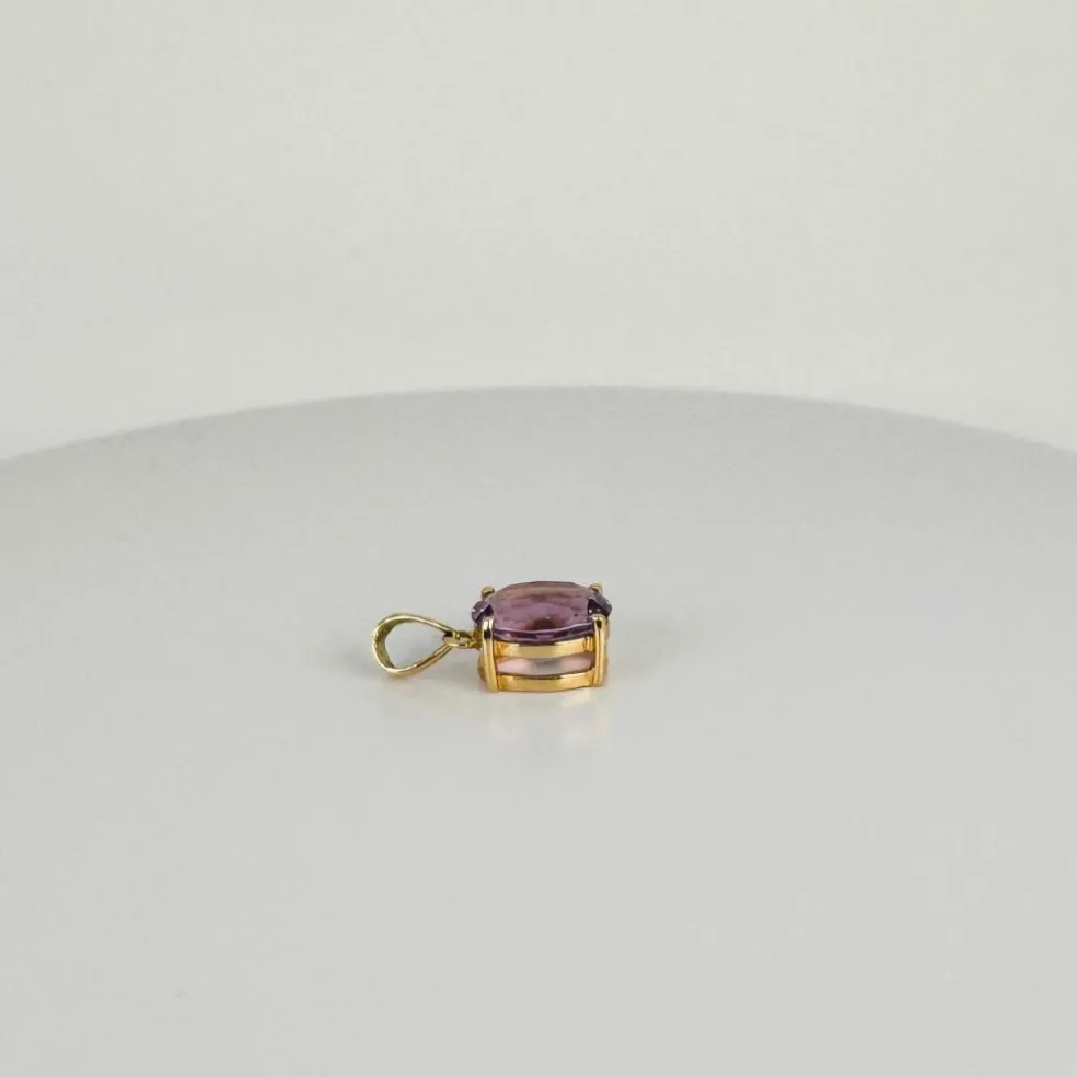 Pendentif en or jaune 18 carats avec améthyste ovale