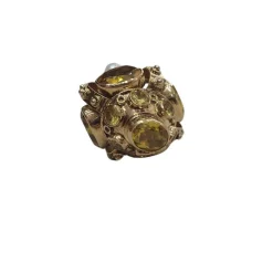 Pendentif en or jaune avec pierres et perles