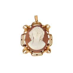 PENDENTIF EN OR JAUNE, CAMEE
