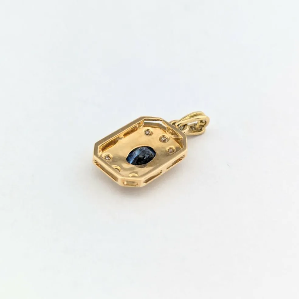 Pendentif en or jaune diamants et saphir