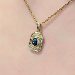 Pendentif en or jaune diamants et saphir